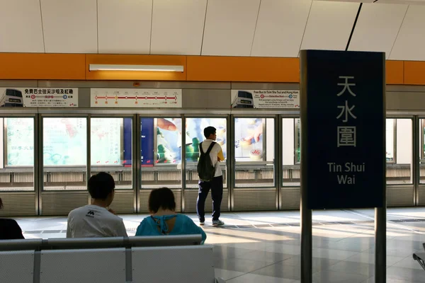 Ago 2004 Piattaforma Tin Shui Wai Station Hong Kong — Foto Stock