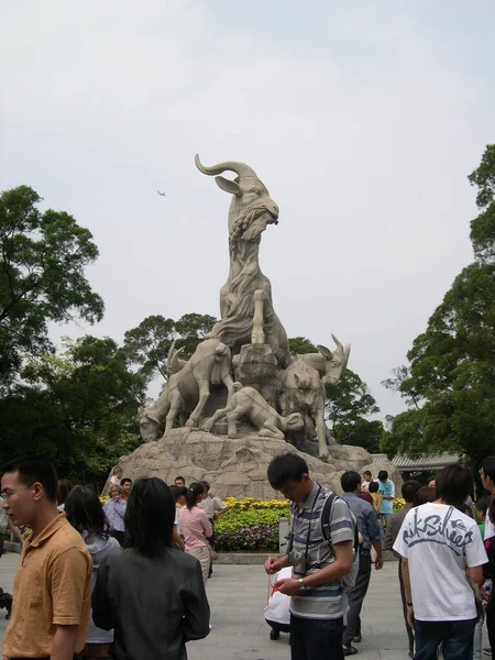 Oct 2004 Statue Cinq Chèvres Dans Parc Yuexiu Guangzhou Chine — Photo