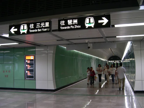 2004 Tunnelbanestationen Guangzhou Kina — Stockfoto