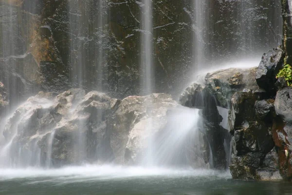 Künstlicher Wasserfall Park Ummauerter Stadtpark — Stockfoto