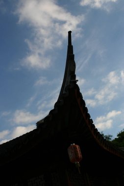 Çin tapınakları, eski binaların köşeleri.