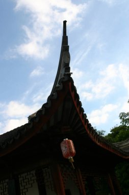 Çin tapınakları, eski binaların köşeleri.