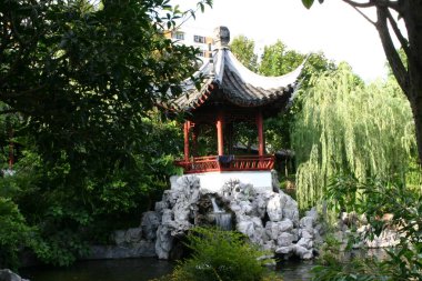 Kowloon 'daki Çin Pavyonu şehir parkına duvar ördü.