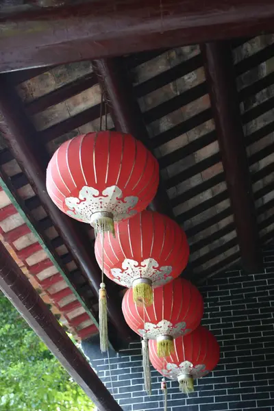Июня 2004 Традиционная Китайская Красная Лампа Китайским Текстом Висит Ступе — стоковое фото