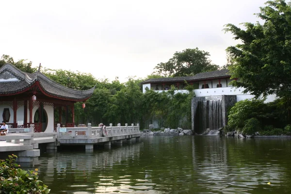 Китайский Павильон Городском Парке Коулунскими Стенами — стоковое фото