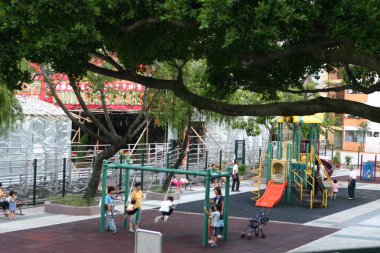 4 Eylül 2004 Parktaki Renkli Çocuk Bahçesi.