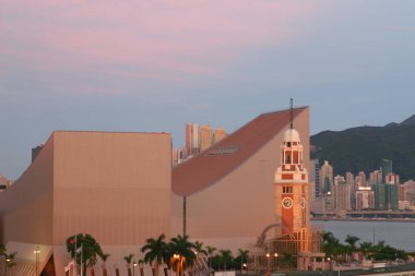 4 Eylül 2004 'te Hong Kong Kültür Merkezi' nde yıldız feribot iskelesi.