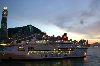 4 Eylül 2004, Hong Kong, Tst Limanı Yolcu Gemisi.