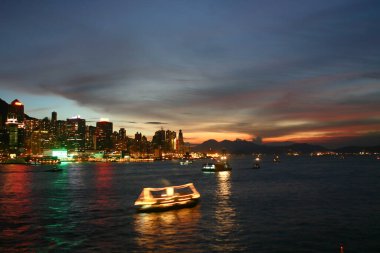 4 Eylül 2004, Hong Kong Skyline ve Victoria Harbor Alacakaranlıkta