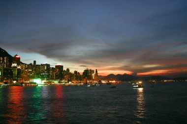 4 Eylül 2004, Hong Kong Skyline ve Victoria Harbor Alacakaranlıkta