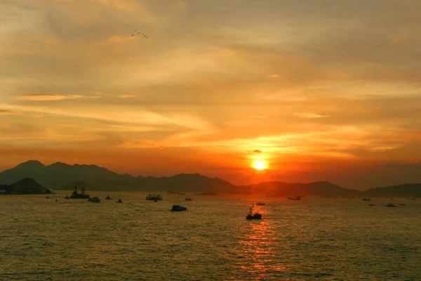 Hong Kong Batısındaki Victoria Limanı Nda Günbatımı — Stok fotoğraf