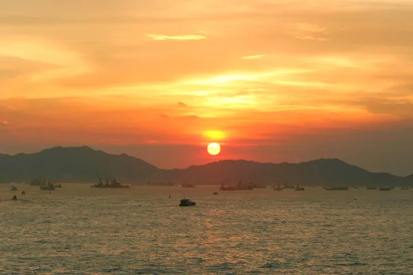 Hong Kong Batısındaki Victoria Limanı Nda Günbatımı — Stok fotoğraf