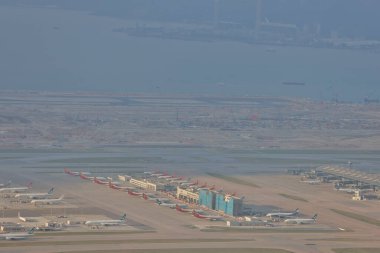 24 Ekim 2021 Birçok uçak Hong Kong Uluslararası Havaalanında uçuşu durdurdu. 