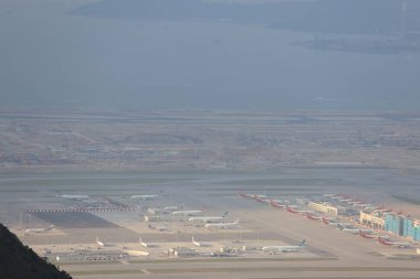 24 Ekim 2021 Birçok uçak Hong Kong Uluslararası Havaalanında uçuşu durdurdu. 