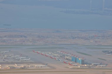 24 Ekim 2021 Birçok uçak Hong Kong Uluslararası Havaalanında uçuşu durdurdu. 