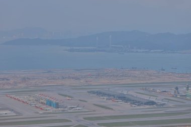 24 Ekim 2021 Birçok uçak Hong Kong Uluslararası Havaalanında uçuşu durdurdu. 