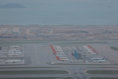 24 Ekim 2021 Birçok uçak Hong Kong Uluslararası Havaalanında uçuşu durdurdu. 