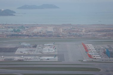 24 Ekim 2021 Birçok uçak Hong Kong Uluslararası Havaalanında uçuşu durdurdu. 