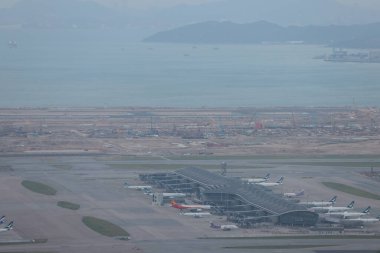 24 Ekim 2021 Birçok uçak Hong Kong Uluslararası Havaalanında uçuşu durdurdu. 