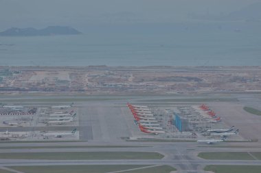24 Ekim 2021 Birçok uçak Hong Kong Uluslararası Havaalanında uçuşu durdurdu. 