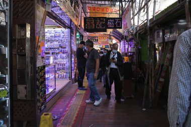 25 Ekim 2021 Apliu Caddesi Bit Pazarı, elektronik ve görsel-işitsel ürünlerin pazarlandığı yer.