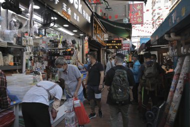 25 Ekim 2021 Apliu Caddesi Bit Pazarı elektronik ve aksesuarların popüler bir karışımıdır.