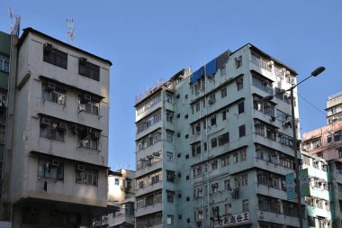 25 Ekim 2021 'de Hong Kong' da eski bir konut binası. Sham Shui Po