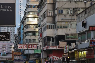 25 Ekim 2021. Şangay Caddesi, Tong Lau ile çok kalabalık bir alışveriş bölgesi.