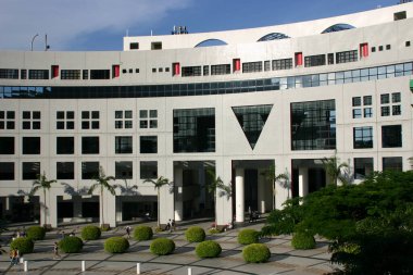 kampüs HK Bilim ve Teknoloji Üniversitesi 13 Temmuz 2004