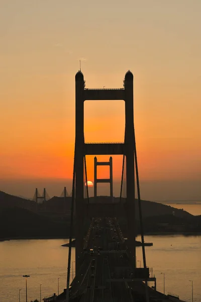 Низкий Ангельский Вид Мост Цинг Оранжевым Закатом Неба Гонконг Кон — стоковое фото