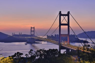 Hong Kong 'daki güzel Tsing Ma Köprüsü.