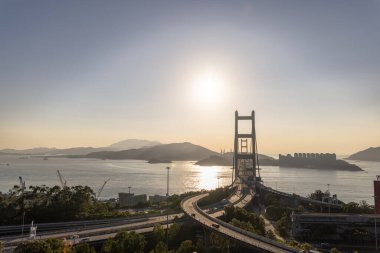 Lantau Adası 'nı Kowloon' a bağlayan Tsing Ma Askı Köprüsü