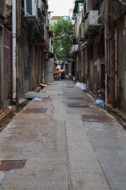 17 Temmuz 2021, Hong Kong 'daki dağınık ara sokak.