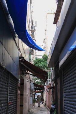 17 Temmuz 2021, Hong Kong 'daki dağınık ara sokak.