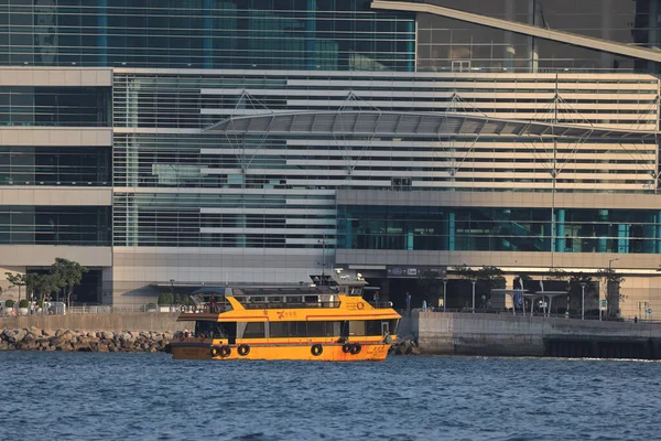 Nov 2021 Kreuzt Das Gelbe Segelboot Den Viktoriahafen — Stockfoto