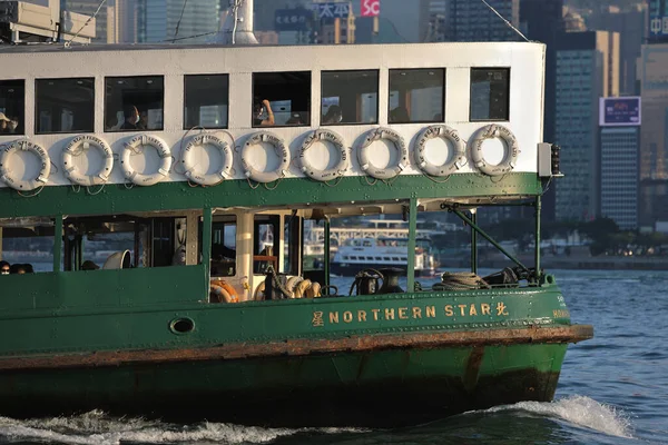 Novembro 2021 Hong Kong Transporte Balsa Atravessando Victoria Harbour — Fotografia de Stock