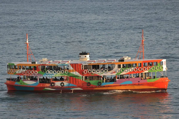 Nov 2021 Ferry Transporta Pasajeros Través Del Puerto Victoria Tsim —  Fotos de Stock