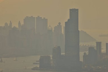 14 Kasım 2021 Kirlenmiş bir Hong Kong şehri, Kirliliğini gösteriyor