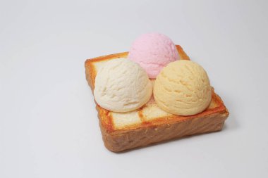 Ekmek, dondurma ve krem şanti..