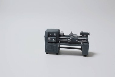 Beyaz panodaki Endüstriyel Makinelerin ölçeği