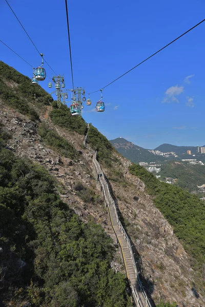 2021年11月18日香港海洋公园 Cablecar载着游客到娱乐公园 — 图库照片