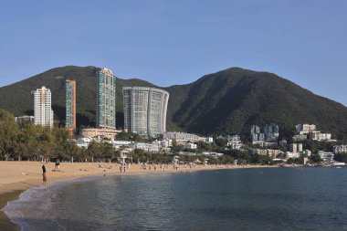 27 Kasım 2021, güneşli bir gün, Repulse Körfezi, Hong Kong 'daki ünlü halk plajı.
