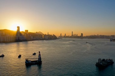 1 Aralık 2021 Victoria Limanı, Hong Kong Gün batımında gökyüzü