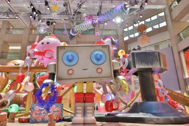 8 Aralık 2021 'de Hong Kong' daki Landmark alışveriş merkezinde Noel süslemeleri..