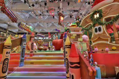 8 Aralık 2021 'de Hong Kong' daki Landmark alışveriş merkezinde Noel süslemeleri..