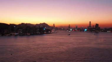 1 Aralık 2021, günbatımında Victoria Limanı, Hong Kong Çin