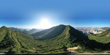 10 Aralık 2021, Hong Kong 'daki Cameron Dağı tepesi. 