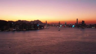 1 Aralık 2021, günbatımında Victoria Limanı, Hong Kong Çin