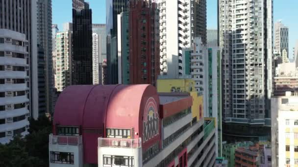 Aralık 2021 Hong Kong Şehir Merkezindeki Yol Boyunca Ticari Gökdelenler — Stok video