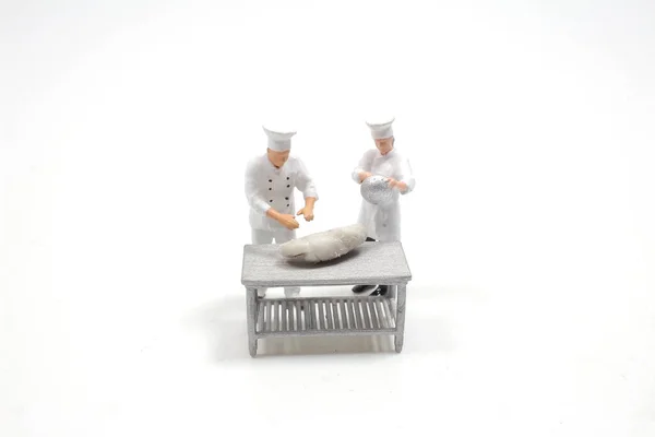 Duas Figuras Miniatura Chefs Cozinheiros Trabalho — Fotografia de Stock